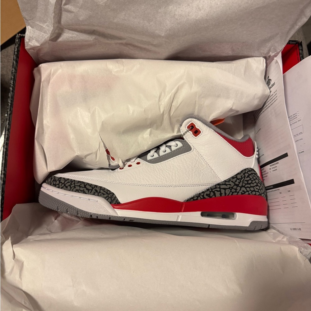Jordan retro 3 fire red size 11. 2022 retro.